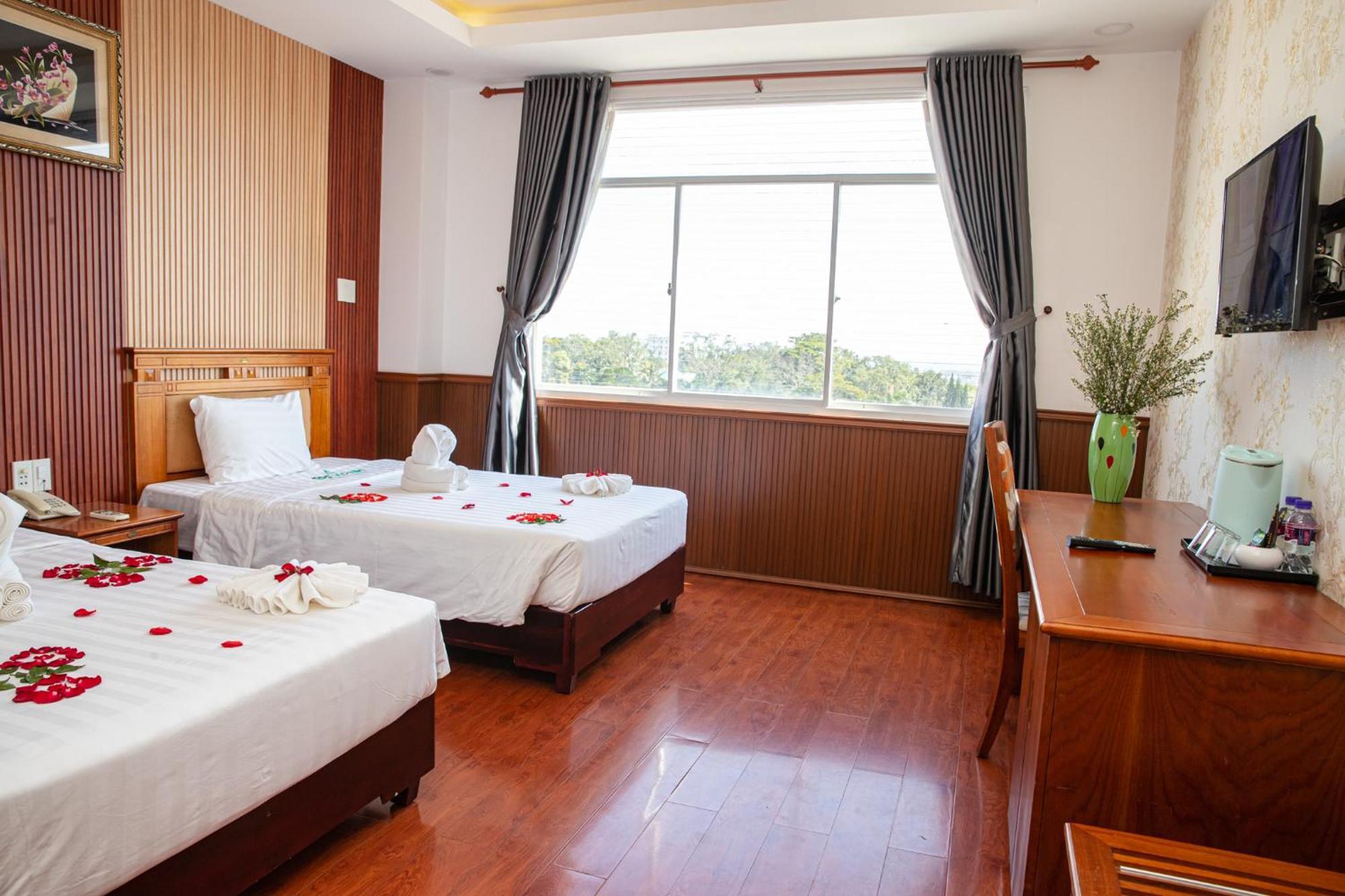 Tre Xanh Hotel Pleiku Buitenkant foto