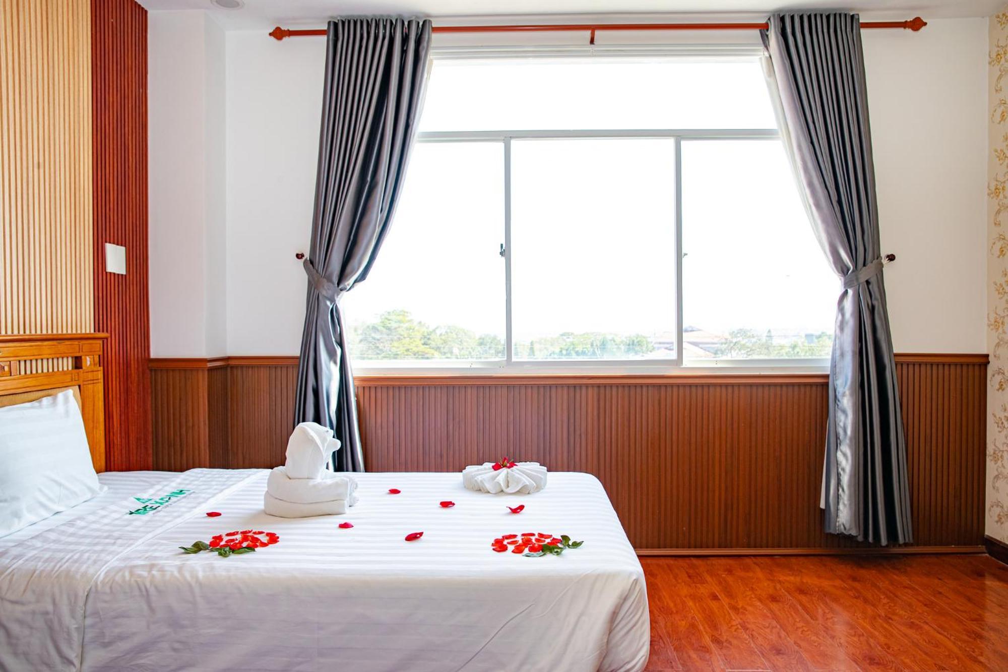 Tre Xanh Hotel Pleiku Buitenkant foto